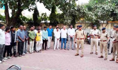 पुलिस ने 110 गुंडों की रतलाम शहर के थानों में कराई परेड, सभी को दी चेतावनी- शिकायत मिली तो निकाल दी जाएगी सारी गुंडागर्दी