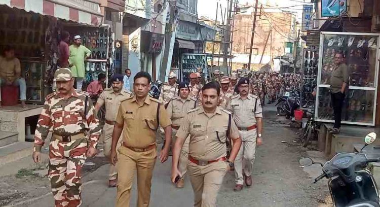 …ताकि कायम रहे शांति और सद्भाव : रतलाम शहर में आईटीबीपी की कंपनी के साथ 250 पुलिसकर्मियों किया मार्च, SP लोढ़ा बोले- विशेष सतर्कता बरतें