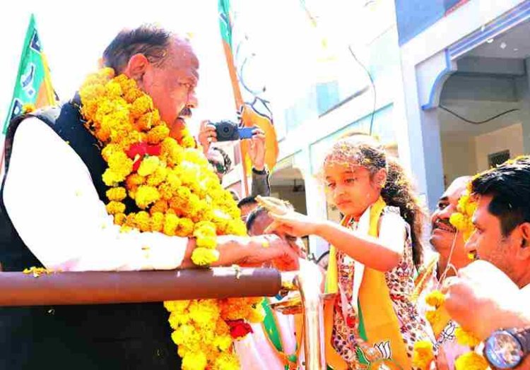 जनसंपर्क में जनसमर्थन : भाजपा प्रत्याशी चेतन्य काश्यप के जनसंपर्क में दिखा कार्यकर्ताओं और समर्थकों का जोश, लोगों में स्वागत और आशीर्वाद की लगी होड़