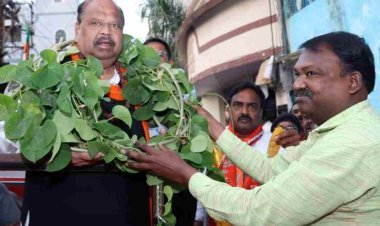 अनूठा स्वागत : गिलोय की माला पहना कर किया भाजपा प्रत्याशी चेतन्य काश्यप का स्वागत, माता-बहनों ने उतारी आरती