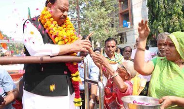 भाजपा प्रत्याशी चेतन्य काश्यप ने वार्ड क्रमांक 39 में किया सघन जनसंपर्क, बड़े-बुजुर्गों ने दिया आशीर्वादा, हम उम्र ने दी शुभकामनाएं