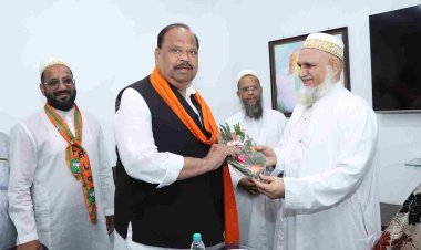 भाजपा प्रत्याशी चेतन्य काश्यप ने धर्मगुरू डॉ. सैयदना साहब के परिवार से आए डॉ. इलियास भाई नजमी से की भेंट