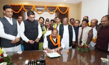 प्रदेश के सूक्ष्म, लघु एवं मध्यम उद्यम मंत्री चेतन्य काश्यप ने किया पदभार ग्रहण, अधिकारियों से कहा- PM के युवा भारत की आकांक्षाओं को पूरा करने में जुट जाएं