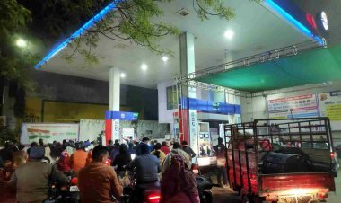 ट्रक चालकों की हड़ताल का ऐसा असर : नए साल के पहले ही दिन डीजल-पेट्रोल के लिए लंबी कतारें, दूध-सब्‍जी की किल्लत के आसार, जानें पूरी वजह