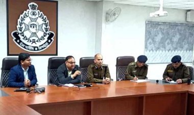 अत्यावश्यक वस्तुओं और सेवाओं की आपूर्ति में नहीं आने दी जाएगी कोई बाधा, आपूर्ति वाहनों को दी जाएगी पूरी सुरक्षा- कलेक्टर लाक्षाकार