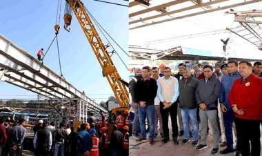 सुविधा का विस्तार : वीरांगना लक्ष्मीबाई (झांसी) रेलवे स्टेशन पर तीसरे फुट ओवर ब्रिज के लिए 6 घंटे ब्लॉक लेकर 140 टन की क्रेन से चढ़ाई गर्डर, देखें वीडियो...