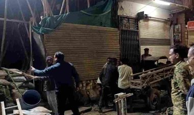 एक एडवोकेट का निधन होते ही दूसरे एडवोकेट ने स्थगन वाली जगह पर शुरू करवाया मकान निर्माण तो हो गया हंगामा, थाने तक पहुंचा मामला