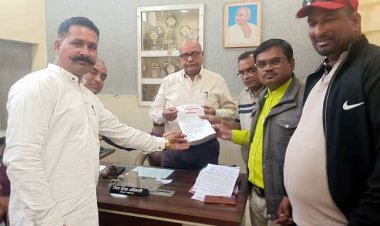 इंतिहा इंतजार की : अन्य जिलों में शिक्षकों को मिल चुकी है क्रमोन्नति, रतलाम में 6 वर्ष से कर रहे इंतजार, आजाद अध्यापक शिक्षक संघ ने DEO को सौंपा ज्ञापन