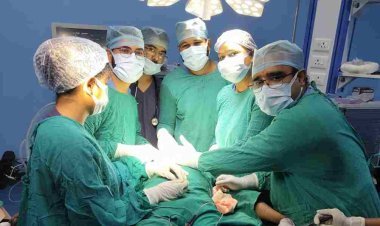 वेलडन डॉक्टर्स ! एक्सीडेंट में कट गया था 30 वर्षीय युवक का गला, रतलाम के सरकारी मेडिकल कॉलेज के डॉक्टरों ने 3 घंटे सर्जरी कर जोड़ दी श्वांस नली