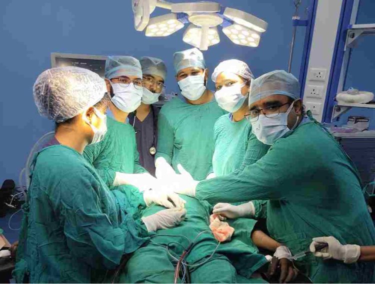 वेलडन डॉक्टर्स ! एक्सीडेंट में कट गया था 30 वर्षीय युवक का गला, रतलाम के सरकारी मेडिकल कॉलेज के डॉक्टरों ने 3 घंटे सर्जरी कर जोड़ दी श्वांस नली