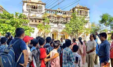 इतिहास के झरोखे से... सीएम राइज विनोबा स्कूल के 115 विद्यार्थियों ने जाना रतलाम राज्य का इतिहास, इतिहासकार नरेंद्रसिंह पंवार ने शांत की जिज्ञासाएं