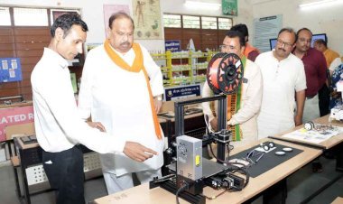 सरकारी स्कूल में ऐसी सुविधा : कैबिनेट मंत्री चेतन्य काश्यप ने सीएम राइज विनोबा स्कूल में रोबोटिक लैब एवं बस सेवा का किया शुभारंभ