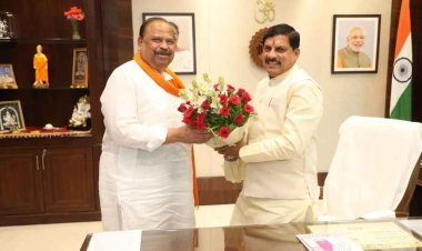 MSME दिवस पर कैबिनेट मंत्री काश्यप ने CM यादव का किया स्वागत, उद्यमियों से भारत को विश्व की तीसरी बड़ी अर्थव्यवस्था बनाने में योगदान का आह्वान किया