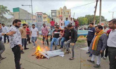 फिर फिसली जुबान : राहुल गांधी ने ‘हिंदू’ को कहा हिंसक तो मच गया बवाल, भारतीय जनता युवा मोर्चा ने कांग्रेस कार्यालय के बाहर फूंका, लातें भी मारी