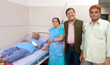 मप्र साहित्य अकादमी के निदेशक डॉ. विकास दवे ने जानी साहित्यकार एवं कवि अज़हर हाशमी की कुशलक्षेम, जल्द स्वस्थ होने की कामना की