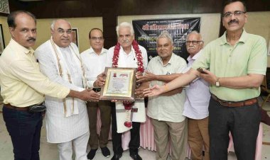 अभिनंदन सुदीर्घ साधना का : यह सम्मान उनका जिन्होंने मुझे इस काबिल बनाया, मैंने तो बस विद्यार्थियों को हौसला प्रदान किया - ओमप्रकाश मिश्रा