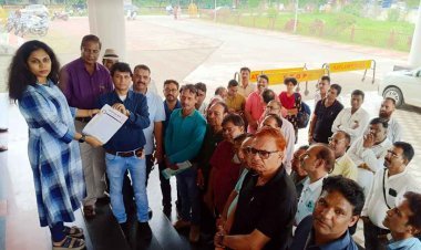 पत्रकार एकता : पत्रकार दुर्घटना और स्वास्थ्य बीमा की प्रीमियम बढ़ाने के विरोध में रतलाम प्रेस क्लब ने ज्ञापन सौंपा, फर्जी व ब्लेकमेलर पत्रकारों के खिलाफ कार्यवाही की मांग की