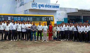 इंडस्ट्रियल विजिट : रॉयल कॉलेज के विद्यार्थियों ने जानी सांची दूध प्लांट की कार्यप्रणाली, माइक्रो बॉयोलॉजी और बॉयोटेक्नोलॉजी के 90 विद्यार्थी रहे शामिल