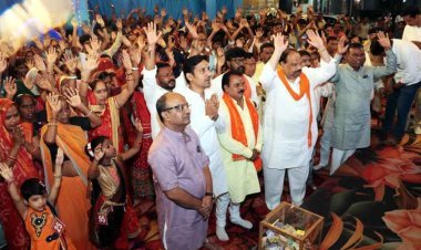 शक्ति की आराधना : कैबिनेट मंत्री चेतन्य काश्यप ने गरबा पंडालों में की माता की आरती, आयोजकों ने किया मंत्री का अभिनंदन