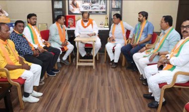 सदस्यता अभियान : कैबिनेट मंत्री चेतन्य काश्यप, महापौर प्रहलाद पटेल, जिलाध्यक्ष प्रदीप उपाध्याय, पूर्व गृह मंत्री हिम्मत कोठारी भाजपा के सक्रिय सदस्य बने