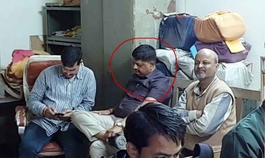 भ्रष्टाचार : ड्रग इंस्पेक्टर को देने के लिए उसके दलाल केमिस्ट एसोसिएशन के अध्यक्ष ने ली 26 हजार रुपए की रिश्वत, लोकायुक्त की टीम ने कर लिया गिरफ्तार