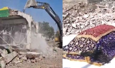 MP : पहलवान बाबा की दरगाह के अतिक्रमण पर चला बुलडोजर, रणजीत हनुमान मंदिर की दीवार भी तोड़ी, स्टे खारिज होने पर प्रशासन ने की कार्रवाई