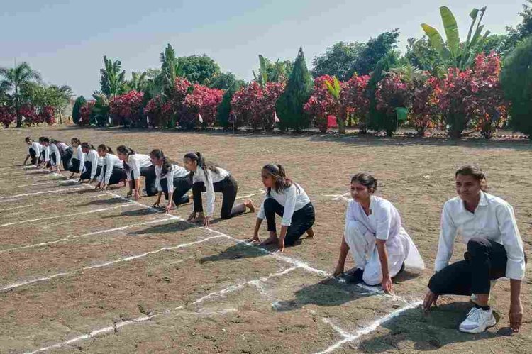 रॉयल खेल महोत्सव : रॉयल ग्रुप ऑफ इंस्टिट्यूट में खेल महोत्सव का पहला चरण शुरू, 437 छात्राएं पदक जीतने के लिए बहा रहीं पसीना