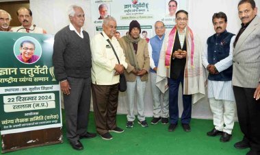 हवाओं से उड़ते कचरे को एक दिन ज़मीन पर ही आना है- डॉ. ज्ञान चतुर्वेदी