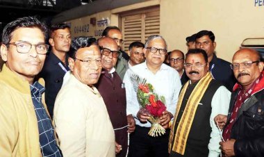 मांगें सभी के काम की : भाजपा ने पश्चिम रेलवे के महाप्रबंधक को पत्र सौंपकर की यात्री सुविधाओं की मांग, जानिए- क्या सुझाव दिए