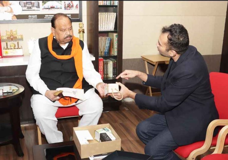 उद्यमिता : कैबिनेट मंत्री चेतन्य काश्यप को युवा उद्यमी ने बताया कि उन्होंने कैसे बनाया वेस्ट को बेस्ट, 50 तरह के उत्पाद कर रहे तैयार, 400 लोगों को रोजगार भी दिया