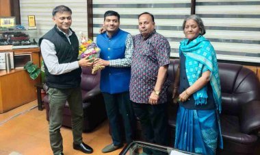अभिनंदन विलक्षण प्रतिभा का ! रतलाम DRM ने किया 'रेलवे मैन' अक्षद पंडित का सम्मान, 5000 ट्रेनों के नंबर और चलने का समय है कंठस्थ