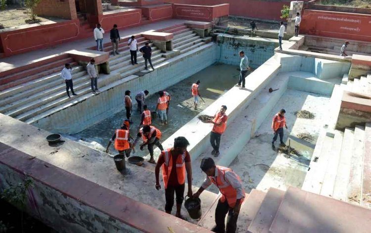 त्रिवेणी कुण्ड में बच्चे सीख सकेंगे तैराकी, महापौर पटेल के निर्देश हुई कुण्ड और आसपास की सफाई