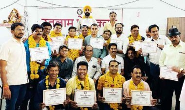 निर्वाचन ! मुकेशपुरी गोस्वामी फिर बने रतलाम प्रेस क्लब के अध्यक्ष, यश शर्मा ‘बंटी’ सचिव, सुजीत उपाध्याय, सौरभ कोठारी व दिलजीतसिंह मान उपाध्यक्ष व नीरज शुक्ला कोषाध्यक्ष निर्वाचित