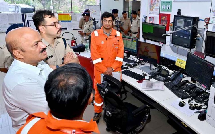 सुरक्षा के लिए यह जरूरी है ! भारत-पाक तनाव के चलते प्रशासन और पुलिस अलर्ट, कलेक्टर और एसपी ने इंडियन ऑयल डिपो का निरीक्षण किया