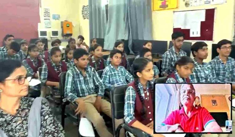 मीडिया स्किल समर कैंप : बॉलीवुड के लेखक व रंगकर्मी अरुण शेखर ने रतलाम के विद्यार्थियों को सिखाई कहानी कहने और थिएटर की कला