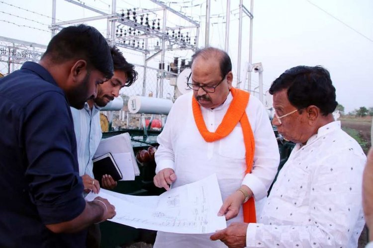 मंत्री की संजीदगी ! एमएसएमई मंत्री चेतन्य काश्यप ने महिदपुर रोड में निर्माणाधीन औद्योगिक क्षेत्र का औचक निरीक्षण किया, पावर सब स्टेशन का कार्य जल्द पूरा करने के निर्देश दिए