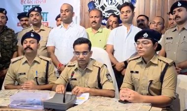छतरपुर पुलिस को सफलता : कर्ज के कारण फ्रेंचाइजी संचालक ने 3 भइयों के साथ मिलकर की 61 लाख की लूट, SP अगम जैन के निर्देशन में हुआ कार्रवाई, 4 आरोपी गिरफ्तार