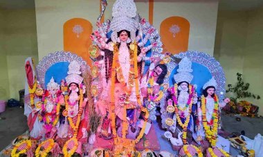 52वर्षीय परंपरा लगातार ! बंगाली समाज का श्री सार्वजनिक दुर्गा पूजा महोत्सव शुरू, आज होगी संधि पूजा