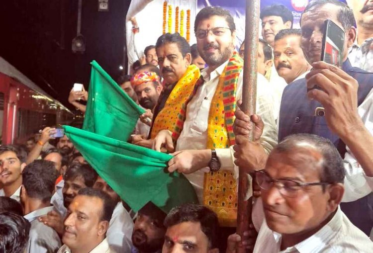 मिली ट्रेन की सुविधा ! गौतमपुरा रोड स्टेशन पर जोधपुर-इंदौर एक्सप्रेस ट्रेन का प्रायोगिक ठहराव शुरू