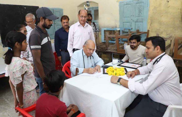 रतलाम : मध्य प्रदेश परशुराम कल्याण बोर्ड का पहला सेवा प्रकल्प, डॉ. निशिकांत शर्मा की स्मृति में निःशुल्क स्वास्थ्य शिविर