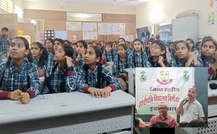 गीत, पोस्टर और व्याख्यान से गूंजा सांदीपनि विद्यालय, रतलाम में मनाया गया विश्व ओजोन दिवस
