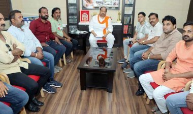 रतलाम विधायक के जनसंपर्क कार्यालय में होने वाले दीप मिलन समारोह की तैयारी शुरू, कैबिनेट मंत्री चेतन्य काश्यप ने ली बैठक