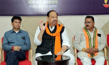 पत्रकार दीप मिलन समारोह : औद्योगिक विकास के साथ विकसित रतलाम की परिकल्पना होगी पूर्ण, मीडिया का सकारात्मक सहयोग आवश्यक- कैबिनेट मंत्री चेतन्य काश्यप