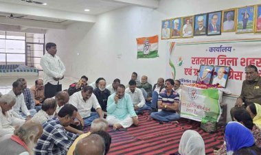 स्मरण लौह पुरुष और लौह महिला का ! शहर कांग्रेस ने सरदाल वल्लभ भाई पटेल और इंदिरा गांधी को अर्पित की श्रद्धांजलि
