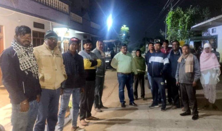 रतलाम : ऐसा क्या हुआ कि मच गया हड़कंप ? रात 10 बजे मचून गांव में कांपने लगी धरती, बर्तन गिरे एक घर की निर्माणाधीन दीवार भी ढही