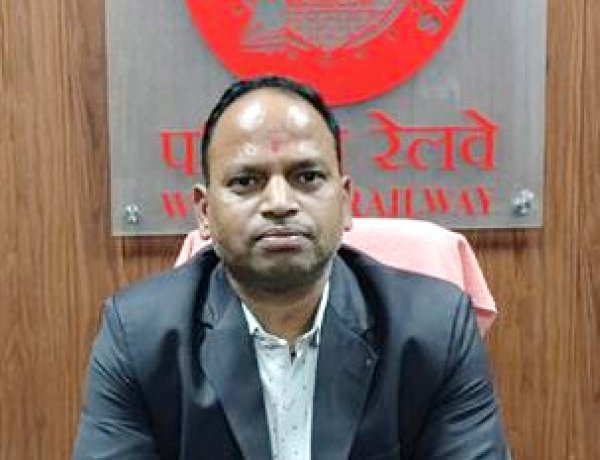 मुकेश कुमार बने रतलाम रेल मंडल के जनसंपर्क अधिकारी, इंदौर में पदभार संभाला, खेमराज मीणा अहमदाबाद स्थानांतरित