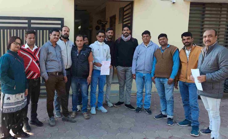 क्रमोन्नति के आदेश जारी करवाने के लिए आजाद अध्यापक शिक्षक संघ मध्यप्रदेश ने जनजातीय कार्य विभाग की सहायक आयुक्त को ज्ञापन सौंपा