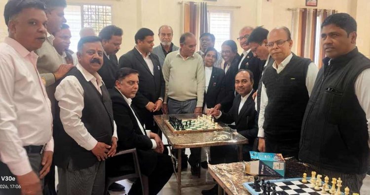 शह और मात का खेल ! अभिभाषकों ने शतरंज के बोर्ड पर दौड़ाए दिमागी हाथी, घोड़ और ऊंट, पैदलों ने वज़ीर और राजा को छकाया