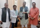 RSS के मध्य क्षेत्र के सह बौद्धिक प्रमुख हितानंद शर्मा और मप्र परशुराम कल्याण बोर्ड के प्रदेश अध्यक्ष को भेंट की ‘युग पुरुष बाबूजी’ पुस्तक
