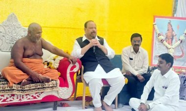 संत दर्शन ! संत श्री नर्मदानंद बापजी की तीसरी नर्मदा परिक्रमा पूरी कर बदनावर पहुंचे, कैबिनेट मंत्री चेतन्य काश्यप ने दर्शन-वंदन कर स्वागत किया